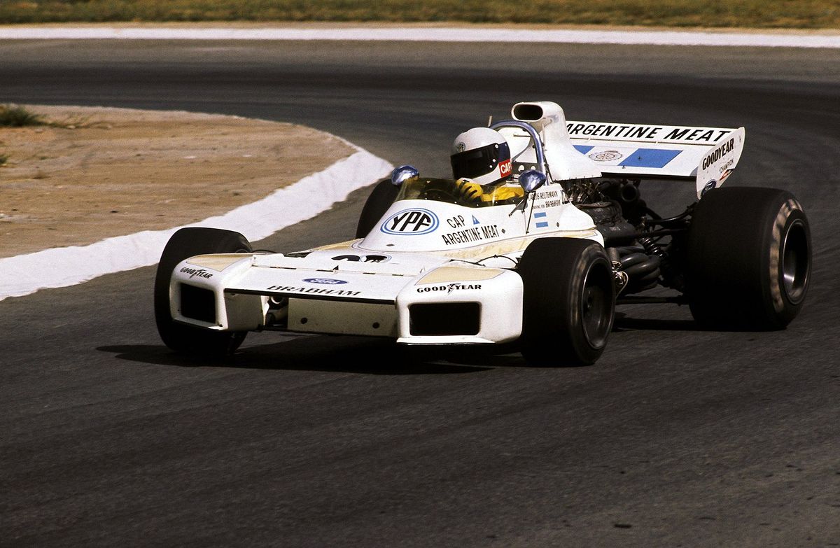 Su debut oficial fue en la Fórmula 1 fue en GP de la Argentina de 1972, donde logró la pole en el circuito Nº 9 del Autódromo porteño con su Brabham BT34-Cosworth, relegando por 22/100 al campeón vigente, Jackie Stewart (Tyrrel 003-Cosworth). El santafesino arribaría 7º en esta carrera. Su debut oficial fue en la Fórmula 1 fue en GP de la Argentina de 1972, donde logró la pole en el circuito Nº 9 del Autódromo porteño con su Brabham BT34-Cosworth, relegando por 22/100 al campeón vigente, Jackie Stewart (Tyrrel 003-Cosworth). El santafesino arribaría 7º en esta carrera.