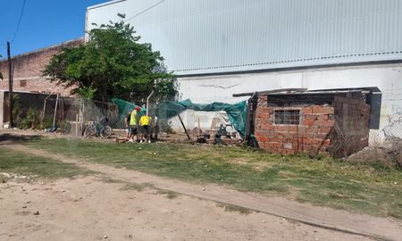 En calle La Paz al 4200, en barrio Barranquitas, en un operativo conjunto la Municipalidad de Santa Fe impidió el avance de construcciones irregulares en terrenos fiscales. En calle La Paz al 4200, en barrio Barranquitas, en un operativo conjunto la Municipalidad de Santa Fe impidió el avance de construcciones irregulares en terrenos fiscales.
