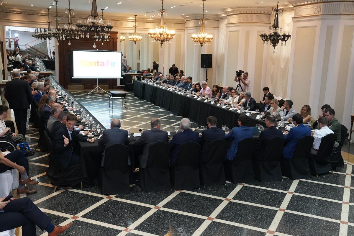 El encuentro se mantuvo con autoridades de la Bolsa de Comercio de Rosario (BCR).