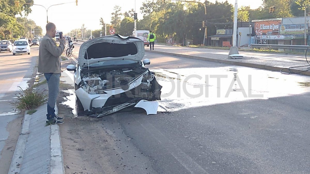Ruta provincial N° 1: triple choque en una zona donde un semáforo está en intermitente