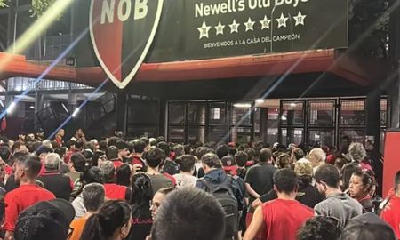 La manifestación reunió a más de 500 personas para expresarse en contra de la actual dirigencia. La manifestación reunió a más de 500 personas para expresarse en contra de la actual dirigencia.