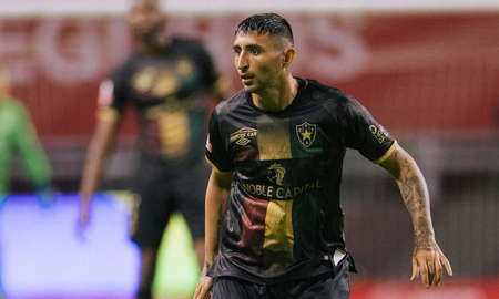 Bombazo en la Primera Nacional: Alan Ruiz fue presentado como nuevo jugador de Nueva Chicago Bombazo en la Primera Nacional: Alan Ruiz fue presentado como nuevo jugador de Nueva Chicago