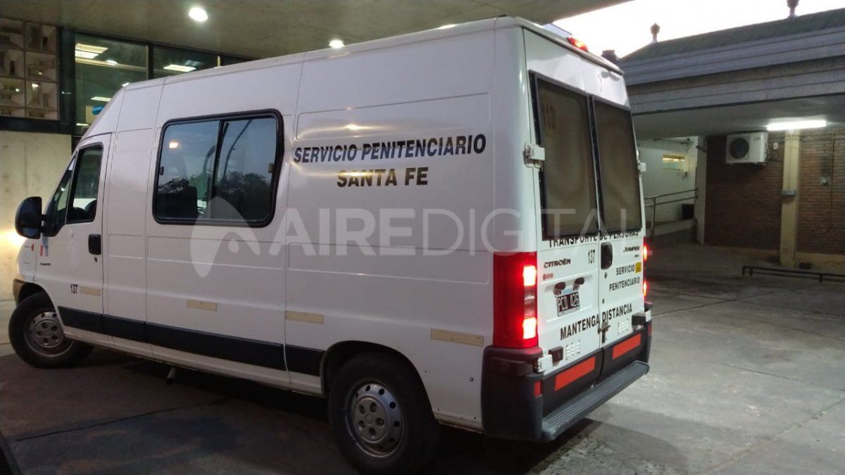 El sistema de body scanner es el que se utiliza en algunos aeropuertos. Son aparatos especiales por los cuales pasan las personas y detectan la presencia de objetos. Esto brindará muchas posibilidades que hoy no se tiene en requisas de visitas y de empleados del Servicio Penitenciario.