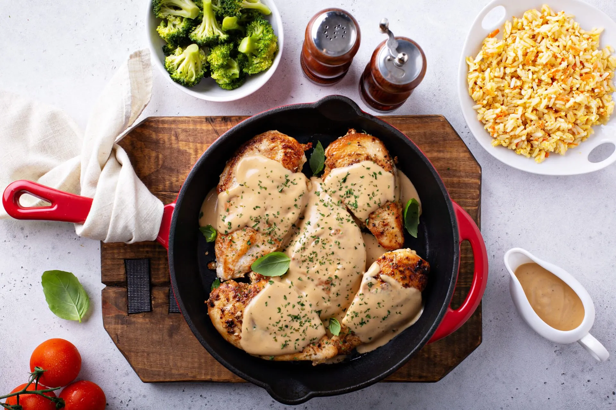 El pollo cremoso a la mostaza es una excelente opción para hacer en casa y disfrutar en una cena especial. El pollo cremoso a la mostaza es una excelente opción para hacer en casa y disfrutar en una cena especial.