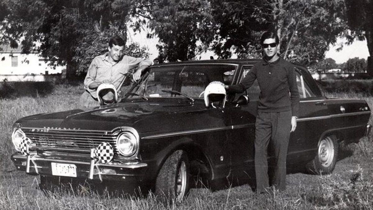 En 1966, con 18 años, Mouras se volcó decididamente al automovilismo.