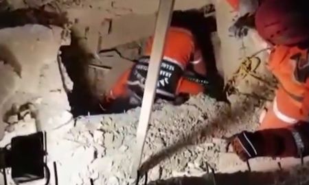 video: asi rescataron a una nena y a su mama despues del fuerte terremoto en turquia video: asi rescataron a una nena y a su mama despues del fuerte terremoto en turquia