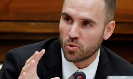 Guzmán negó la posibilidad de un default de la deuda en pesos al señalar que el Gobierno jamás haría eso. Guzmán negó la posibilidad de un default de la deuda en pesos al señalar que el Gobierno jamás haría eso.