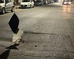Los vecinos de barrio Sur improvisaron una señal con un bidón, un palo de escoba y bolsas de residuos. Los vecinos de barrio Sur improvisaron una señal con un bidón, un palo de escoba y bolsas de residuos.