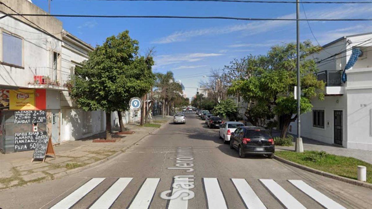 San Jerónimo y Juan del Campillo: la esquina donde el miércoles golpearon a una mujer para robarle el celular