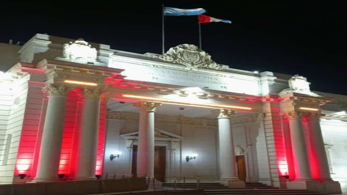 La fachada de la Legislatura de la Provincia de Santa Fe se ilumina de color rojo en adhesión al Día Mundial de la Lucha contra la Poliomielitis, que se conmemora cada 24 de octubre desde 1988. La fachada de la Legislatura de la Provincia de Santa Fe se ilumina de color rojo en adhesión al Día Mundial de la Lucha contra la Poliomielitis, que se conmemora cada 24 de octubre desde 1988.