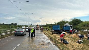 Un hombre murió tras un fuerte choque entre un camión y un auto en Circunvalación Oeste