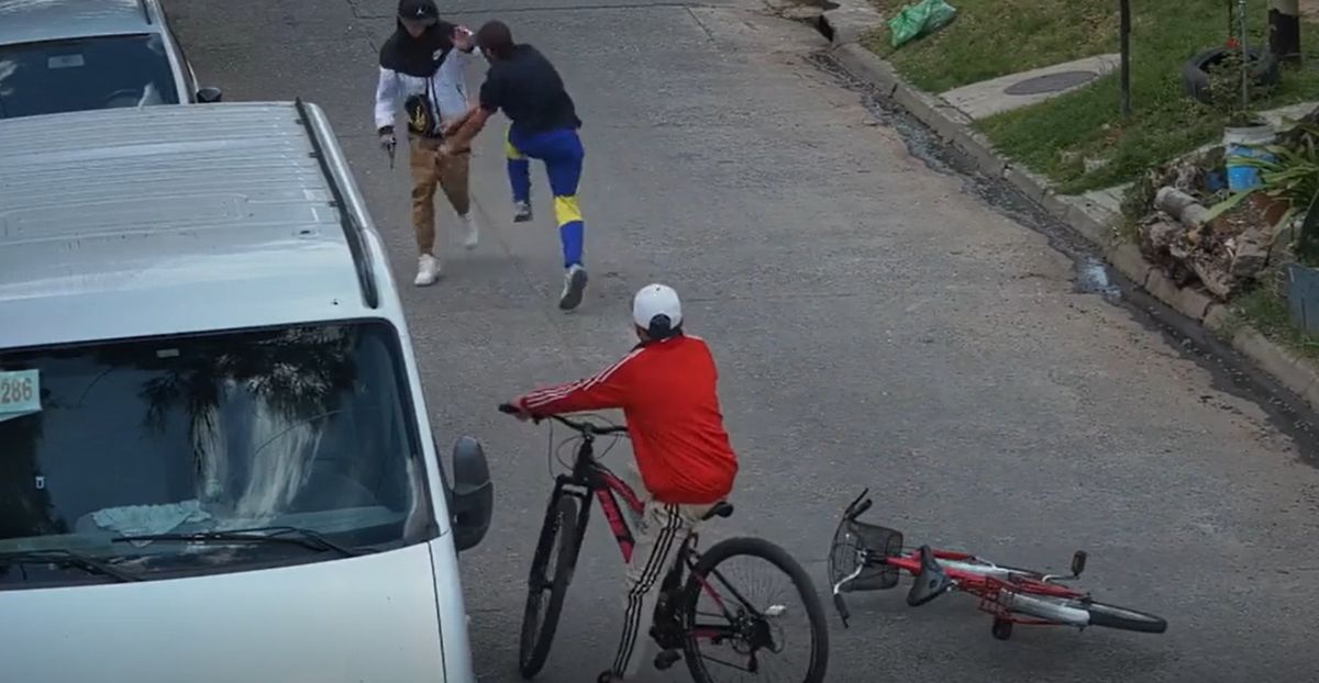 La escena del crimen quedó grabada en las cámaras de seguridad del municipio de Hurlingham.
