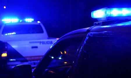 La víctima fue hallada en el patio de una casa con un disparo en el pecho. La víctima fue hallada en el patio de una casa con un disparo en el pecho.