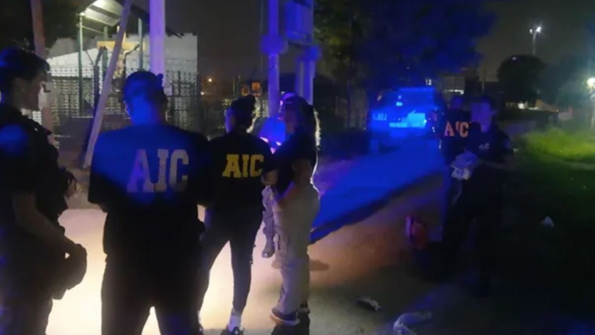 Peritos de la AIC en la escena en donde ocurrió la balacera.