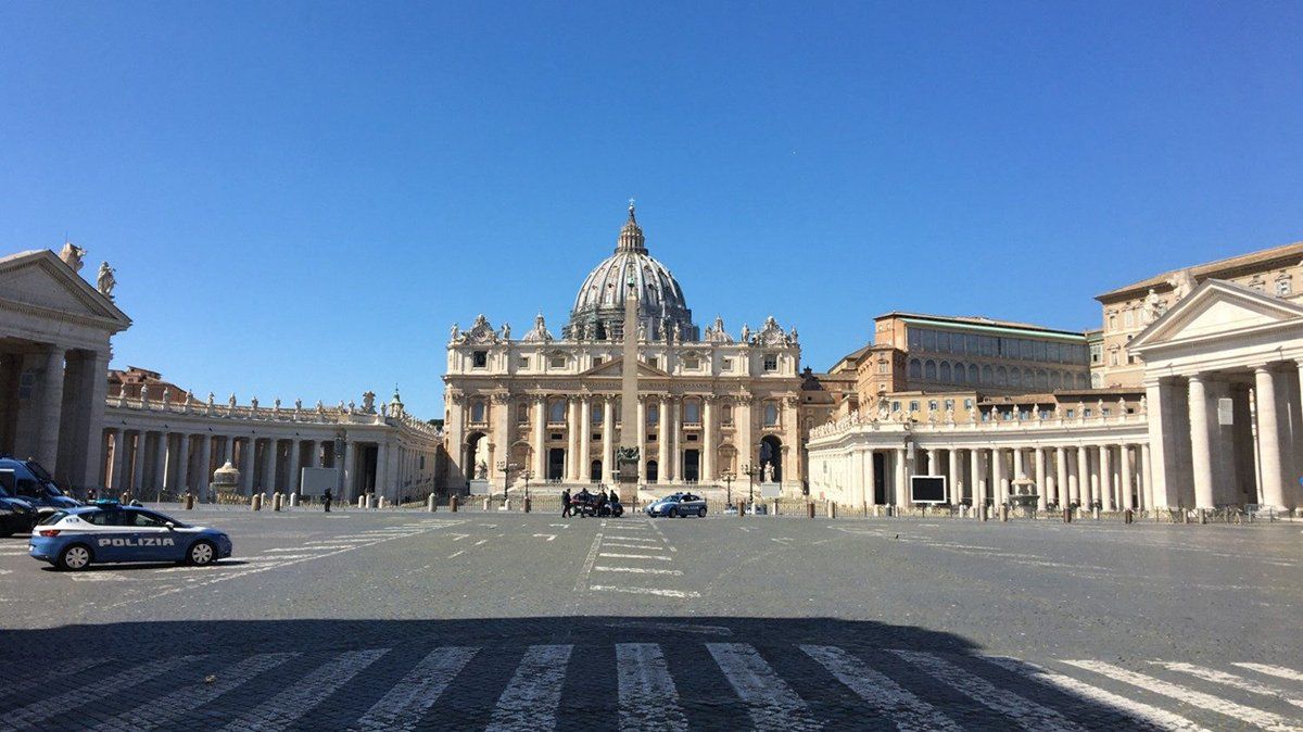 Unas 25 personas sin techo de Roma recibieron este miércoles la vacuna de Pfizer en el Vaticano.