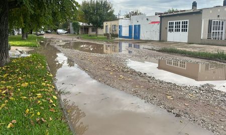Así se encuentra calle La Pampa a la altura del 5200 en barrio Santa Rita. Así se encuentra calle La Pampa a la altura del 5200 en barrio Santa Rita.