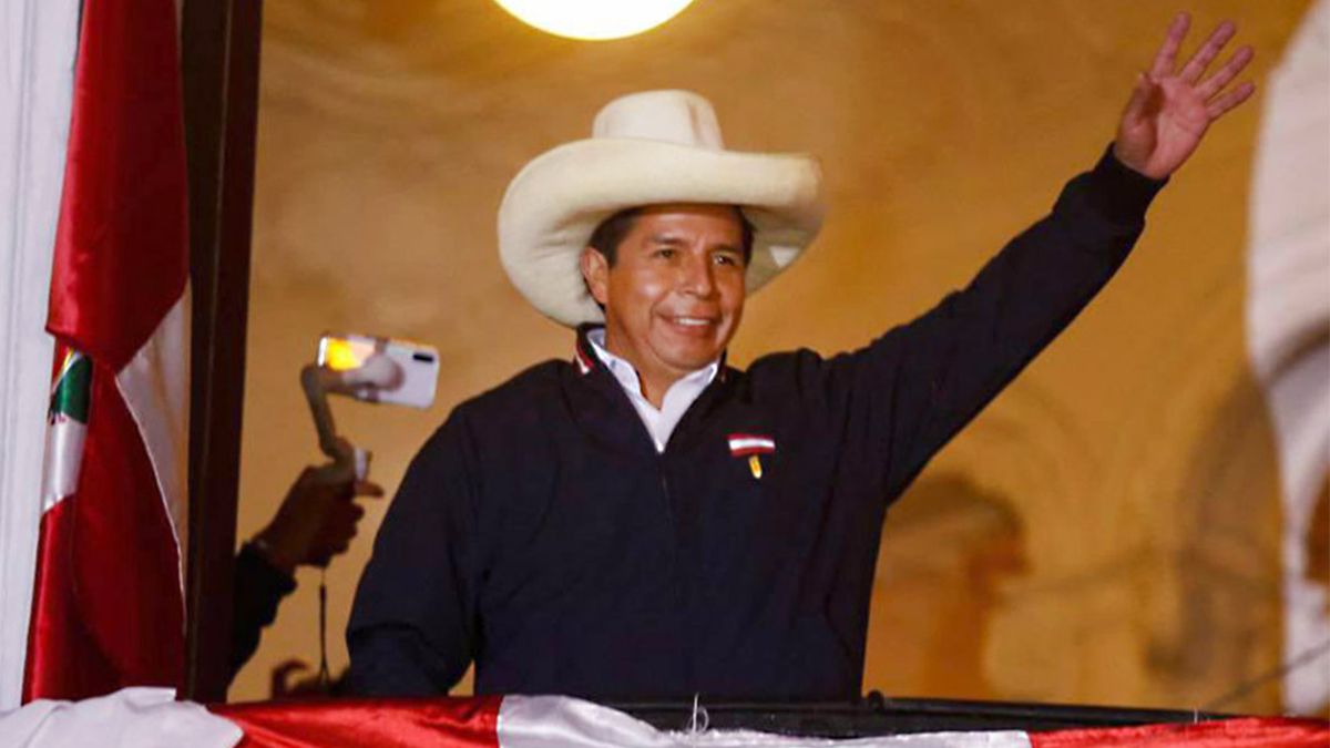 El Congreso unicameral de Perú rechazó hoy la moción que postulaba someter a juicio político al presidente Pedro Castillo por la causa constitucional de incapacidad moral permanente.