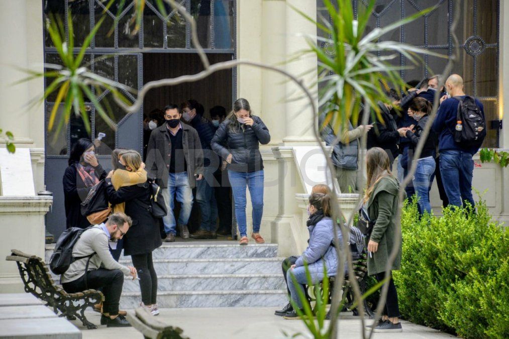 La gente se emocionó en la despedida de Miguel Lifschitz, que fue dos veces intendente de Rosario.