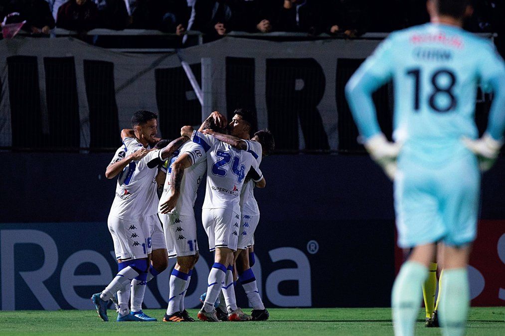 Vélez visitará mañana a Nacional en busca de su primer triunfo en la Copa Conmebol Libertadores