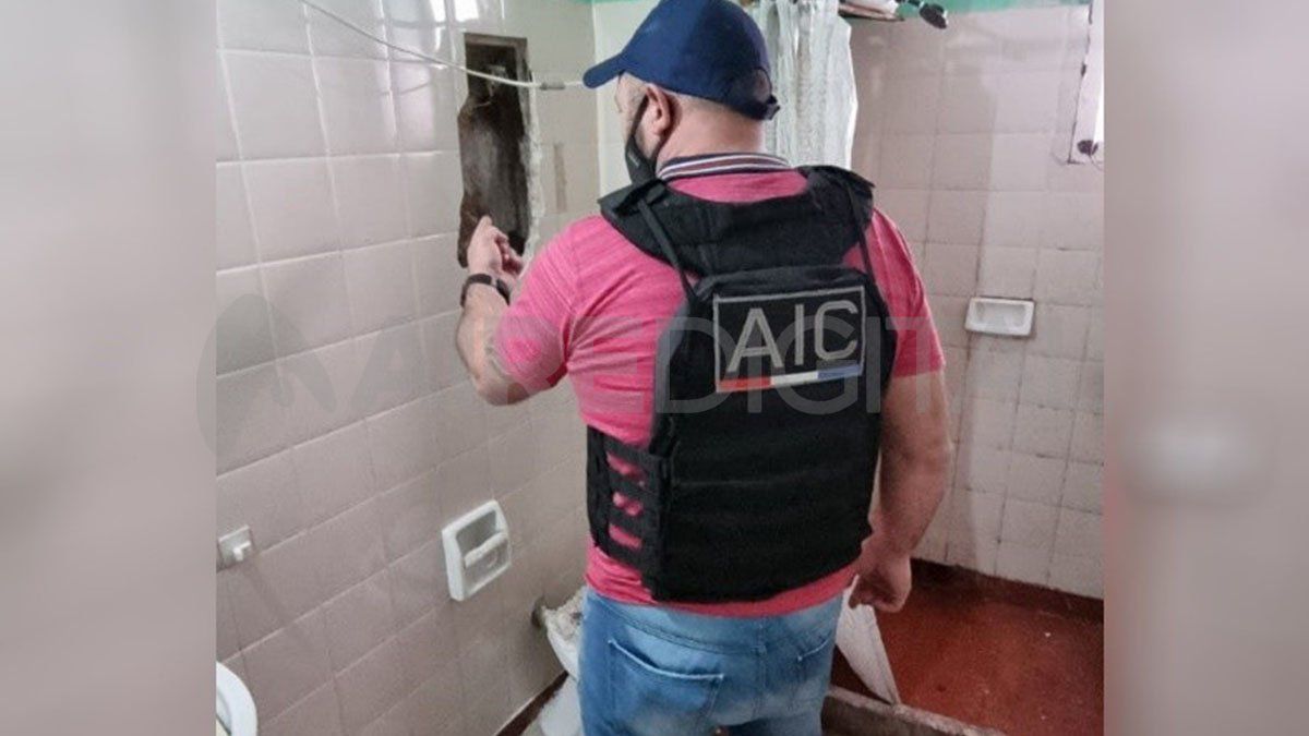 Uno de los teléfonos estaba escondido en el baño