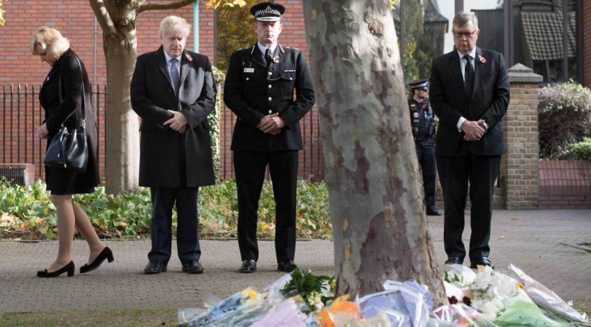 El primer ministro británico, Boris Johnson, durante un homenaje a las víctimas.
