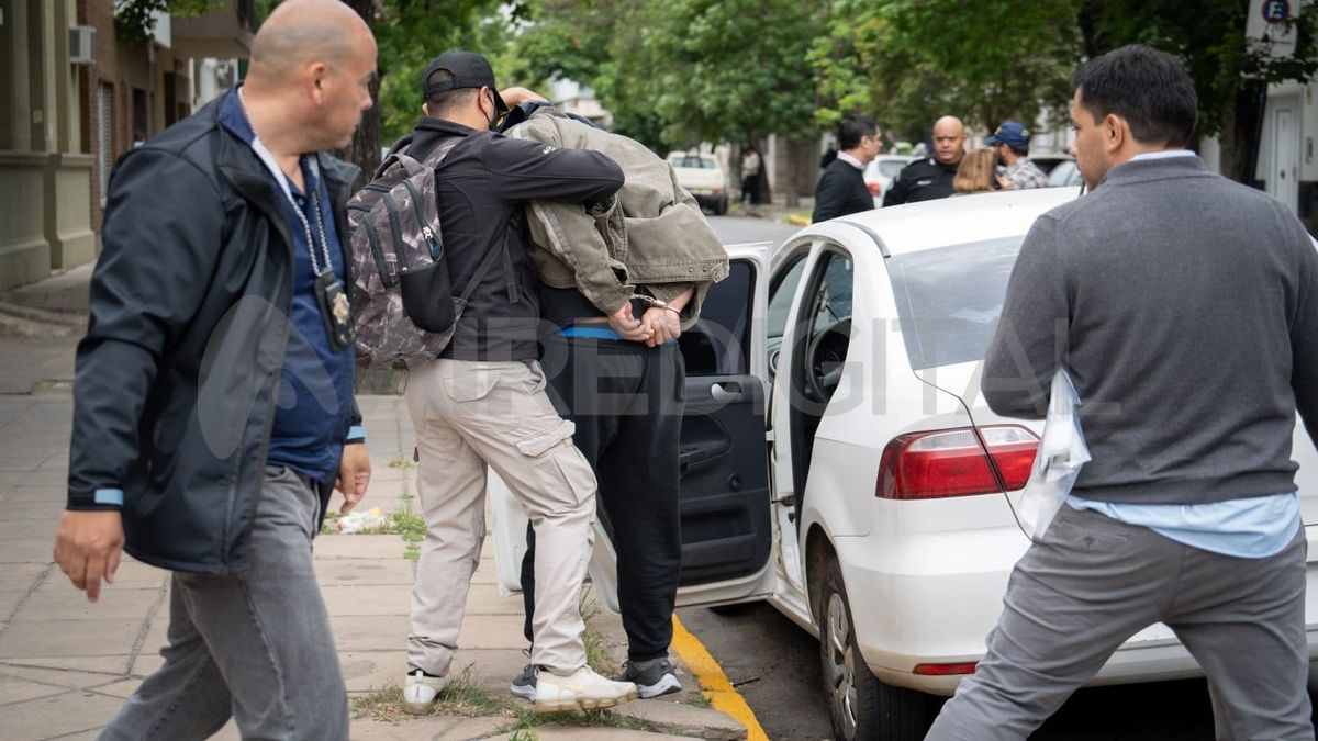 En total fueron detenidas cuatro personas aunque no se descarta que hayan más implicados en el caso.