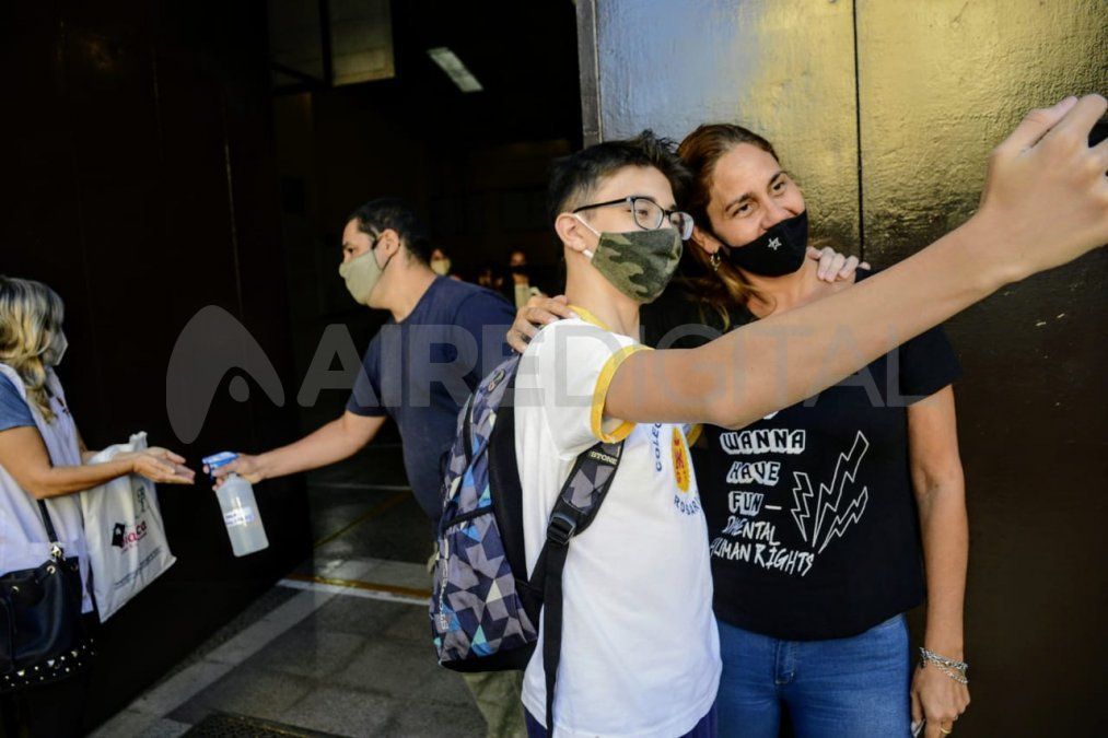 Con protocolos, los estudiantes de los últimos años regresaron a las aulas