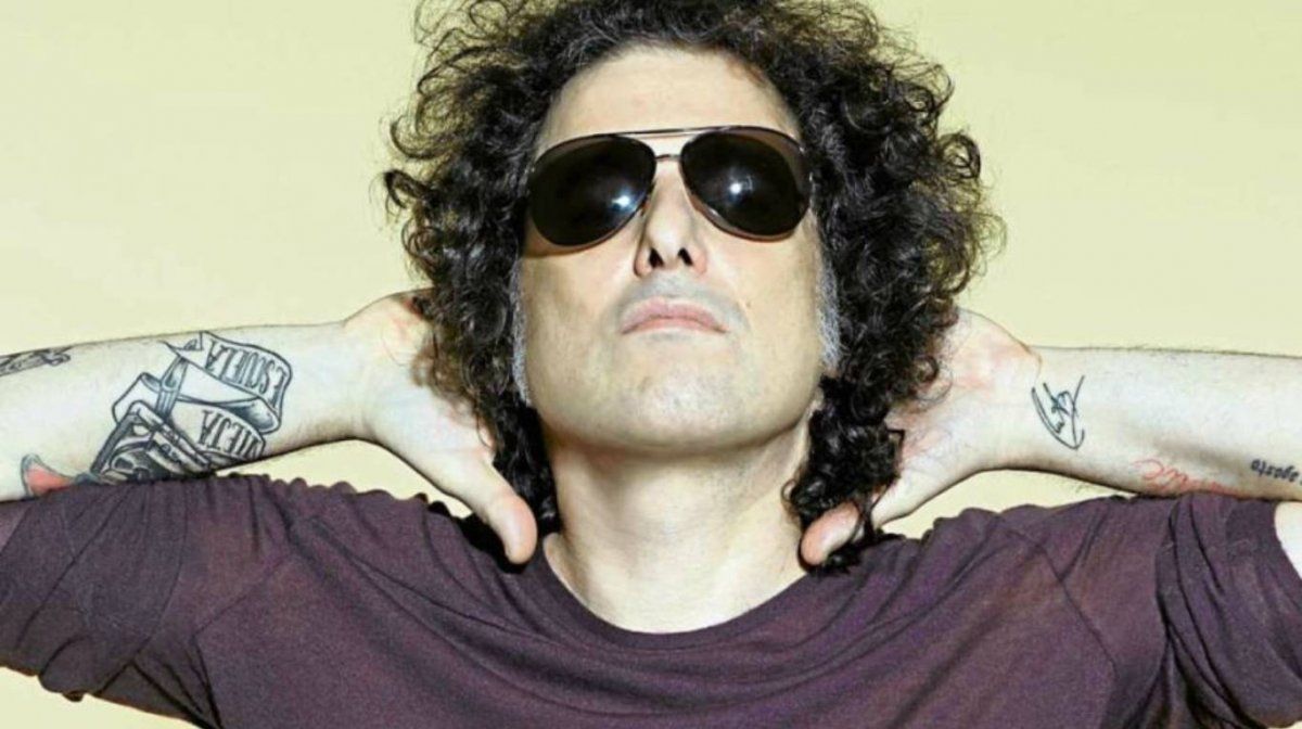 Andrés Calamaro presentó un curioso material.