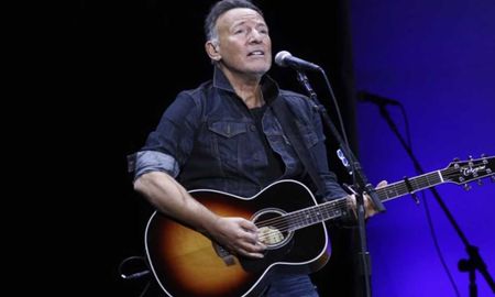 Bruce Springsteen (71) se convertirá este 26 de junio en la primera estrella que realizará un show en un espacio cerrado Bruce Springsteen (71) se convertirá este 26 de junio en la primera estrella que realizará un show en un espacio cerrado