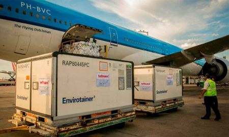 El primero de los envíos, que traerá 1.440.000 dosis, aterrizará este viernes a las 19:10 en el Aeropuerto Internacional de Ezeiza. El primero de los envíos, que traerá 1.440.000 dosis, aterrizará este viernes a las 19:10 en el Aeropuerto Internacional de Ezeiza.