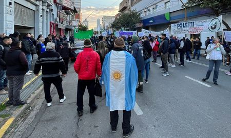 Corte total en Rivadavia y Crespo por la manifestación de Utram. Corte total en Rivadavia y Crespo por la manifestación de Utram.
