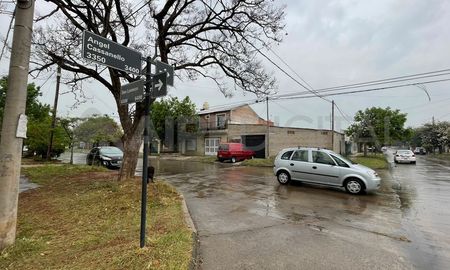 Un taller de carpintería ubicado en Ciudadela Norte, sufrió un importante robo de sus herramientas. Un taller de carpintería ubicado en Ciudadela Norte, sufrió un importante robo de sus herramientas.