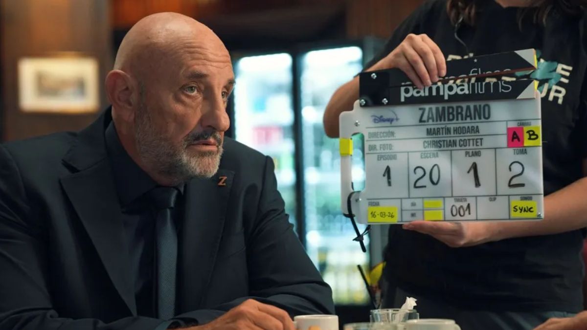 La nueva serie de Hulu busca repetir el fenómeno de audiencia que generó Eliseo, pero enfocando el lente en la compleja y ambivalente vida de su archienemigo. La nueva serie de Hulu busca repetir el fenómeno de audiencia que generó Eliseo, pero enfocando el lente en la compleja y ambivalente vida de su archienemigo.