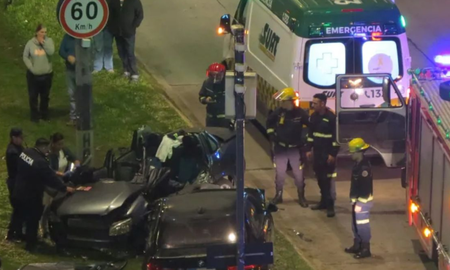 Un joven de 26 años protagonizó un violento accidente automovilístico en Uruguay mientras corría una picada, que provocó la muerte de una pareja y causó una enorme conmoción. Un joven de 26 años protagonizó un violento accidente automovilístico en Uruguay mientras corría una picada, que provocó la muerte de una pareja y causó una enorme conmoción.
