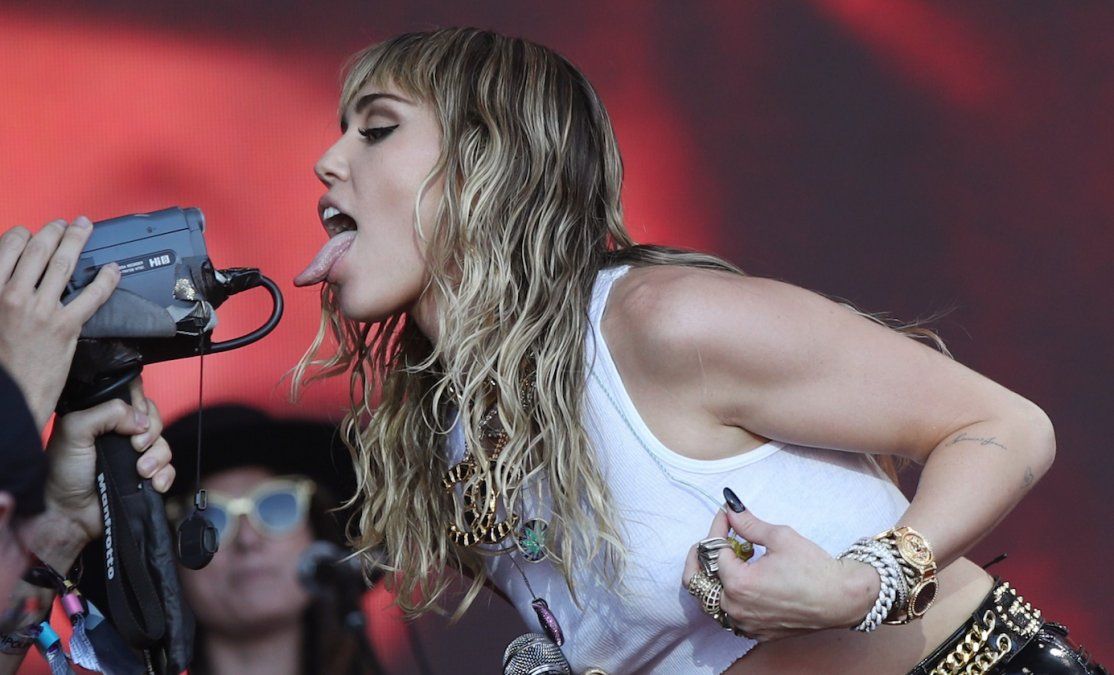 Miley Cyrus confesó que su sexualidad logra colarse hasta en su manera de decorar su casa