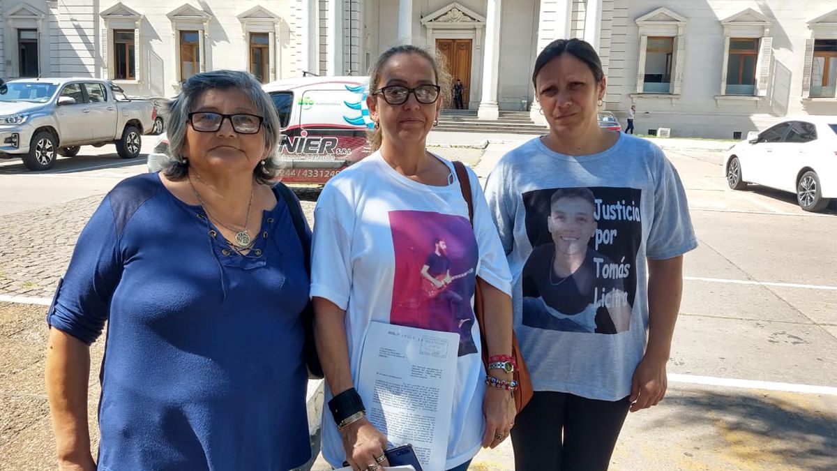 Las madres del dolor presentaron más de 7.000 firmas para que Pullaro no sea diputado