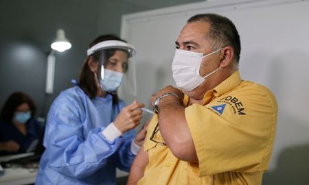 Este miércoles se vacunaron los primeros 10 trabajadores de Cobem Este miércoles se vacunaron los primeros 10 trabajadores de Cobem