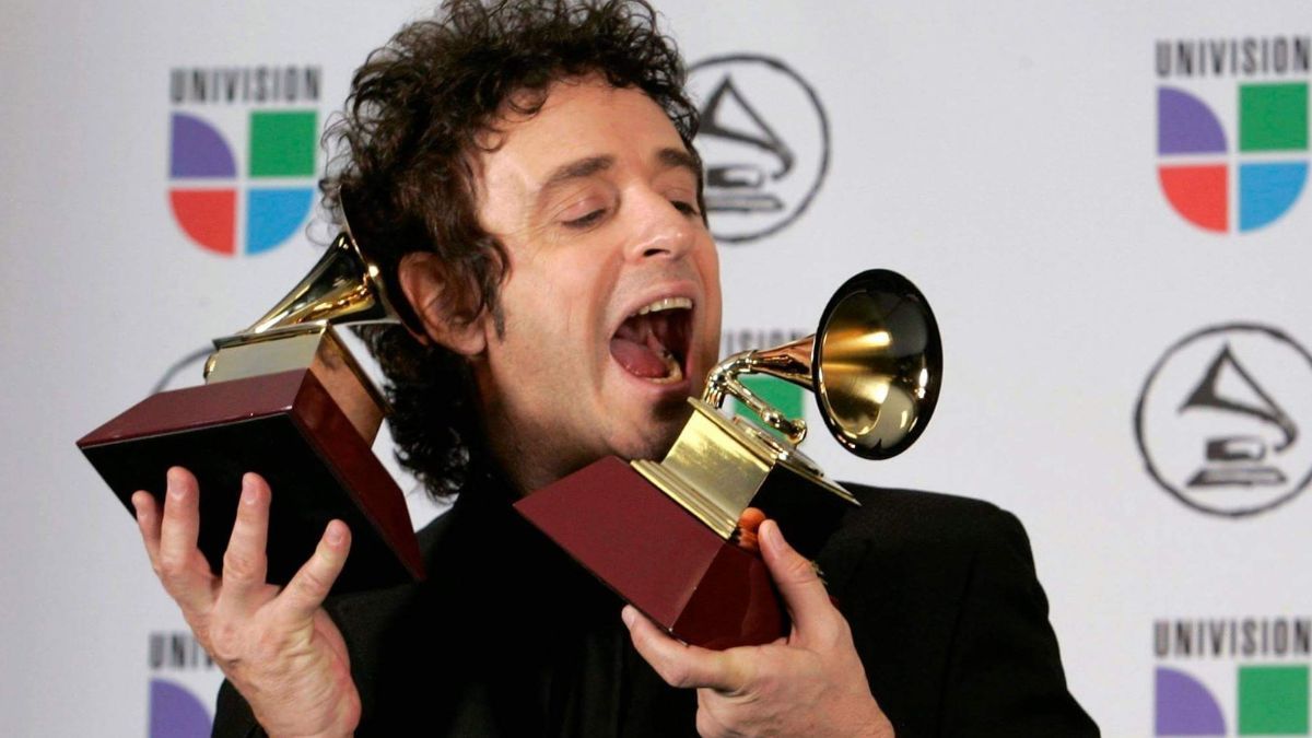 Gustavo Cerati ganó cuatro premios Grammy Latinos a lo largo de su carrera, tanto en solitario como con Soda Stereo. Gustavo Cerati ganó cuatro premios Grammy Latinos a lo largo de su carrera, tanto en solitario como con Soda Stereo.