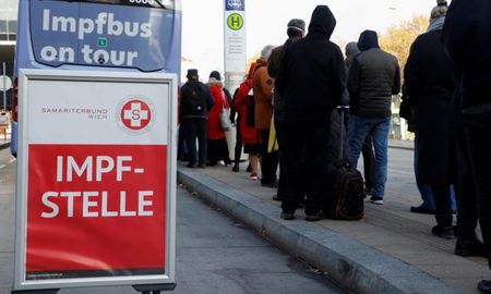 Austria es el primer país europeo en anunciar que hará obligatoria la vacunación contra el coronavirus. Austria es el primer país europeo en anunciar que hará obligatoria la vacunación contra el coronavirus.