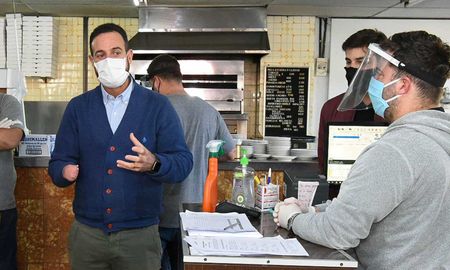 Se fiscalizaron más de un centenar de locales gastronómicos en las ciudades de Rosario y Santa Fe, y se prevé un incremento en los operativos de control a los protocolos de higiene y seguridad por la pandemia del Covid. Se fiscalizaron más de un centenar de locales gastronómicos en las ciudades de Rosario y Santa Fe, y se prevé un incremento en los operativos de control a los protocolos de higiene y seguridad por la pandemia del Covid.