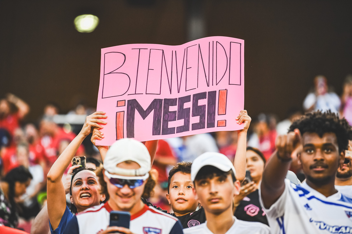 Todos quieren ver a Lionel Messi en cancha. Todos quieren ver a Lionel Messi en cancha.