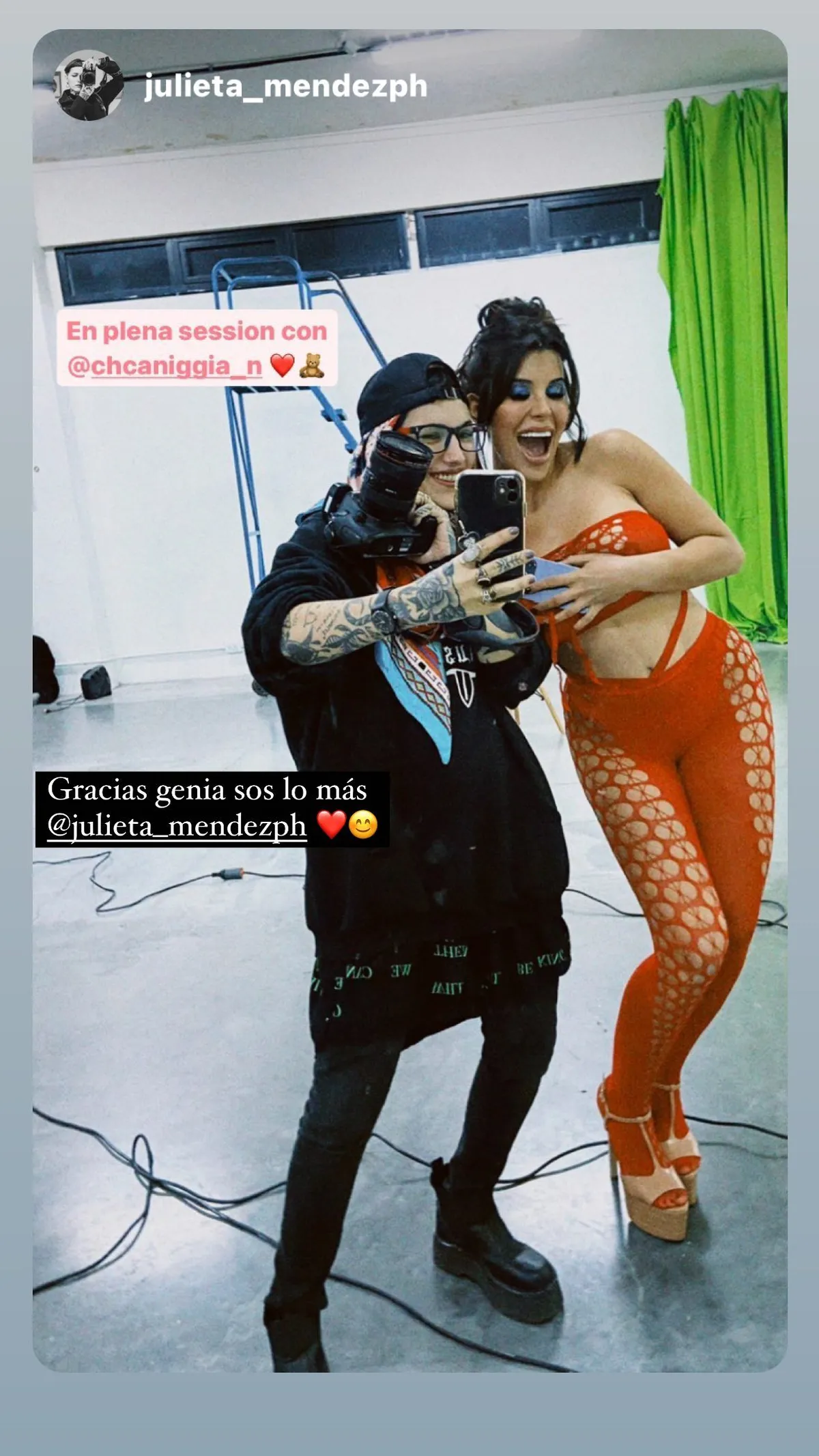 La fotógrafa de Charlotte Caniggia también compartió imágenes del detrás de escenas. La fotógrafa de Charlotte Caniggia también compartió imágenes del detrás de escenas.