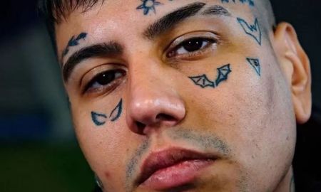 El reclamo también incluye el uso de los diseños en colaboraciones con Adidas, New Era y Netflix. El reclamo también incluye el uso de los diseños en colaboraciones con Adidas, New Era y Netflix.