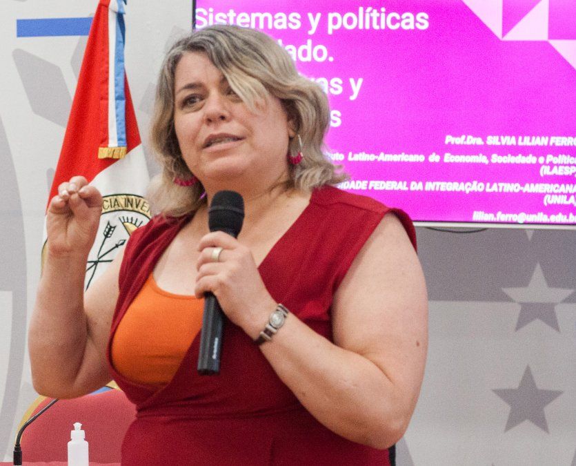 Silvia Lilian Ferro, que es profesora e investigadora del Instituto Latinoamericano de Economía, Sociedad y Política (ILAESP) de Universidad Federal de Integración Latino-americana (UNILA).