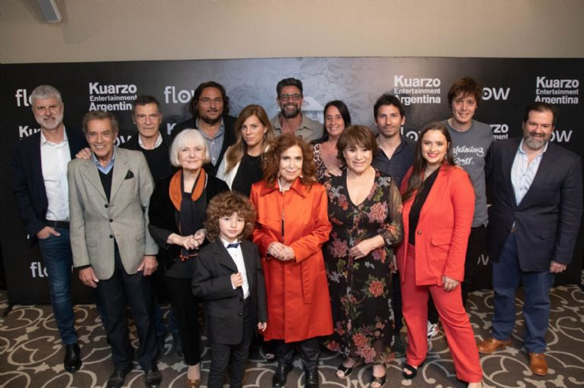 Parte del elenco de