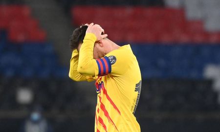 Lionel Messi quedó fuera de la Champions en Octavos de Final por primera vez en trece años con el Barcelona. Lionel Messi quedó fuera de la Champions en Octavos de Final por primera vez en trece años con el Barcelona.