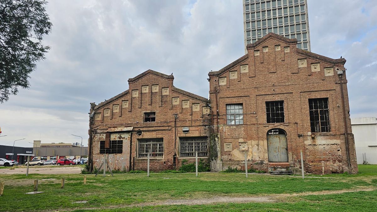 Desde 2008, el edificio de la vieja usina de la EPE se encontraba bajo la órbita del Ministerio de Cultura de la Provincia de Santa Fe. Desde 2008, el edificio de la vieja usina de la EPE se encontraba bajo la órbita del Ministerio de Cultura de la Provincia de Santa Fe.