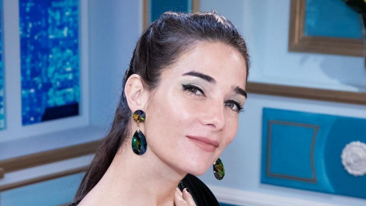 La cuenta oficial de Mirtha Legrand compartió una fotografía y un video con el look de Juana Viale y obtuvo miles de likes.