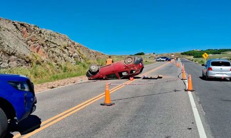 Una mujer volcó y murió mientras manejaba en el Camino de las Altas Cumbres, en Córdoba. Una mujer volcó y murió mientras manejaba en el Camino de las Altas Cumbres, en Córdoba.