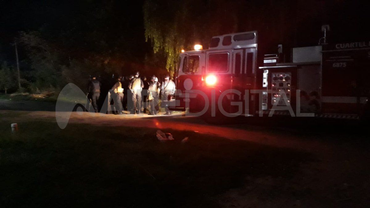 Los Bomberos Zapadores lograron apagar el fuego en una casa de Santo Tomé